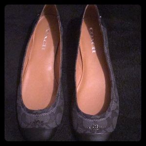 Signature Coach Ballet flats size 8 in black